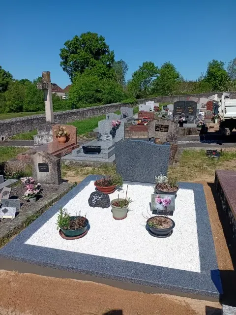 monument blanc propre